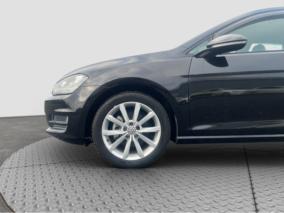 2017 Volkswagen Golf 2017 Volkswagen Golf 1.2 TSI Automatic (19K KM Only) €17,500