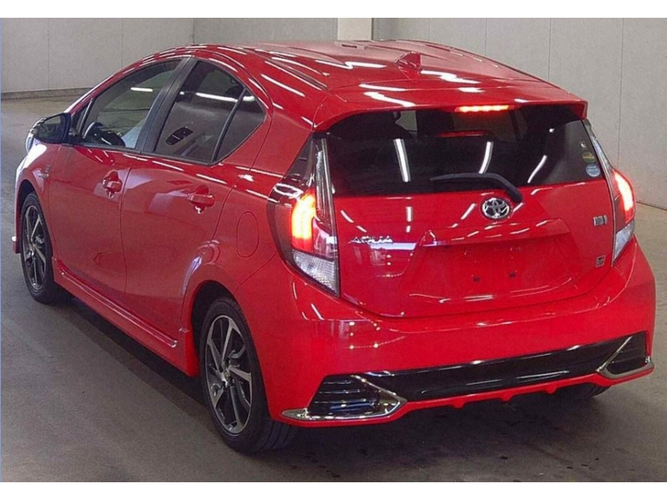 2018 Toyota Aqua - image 10