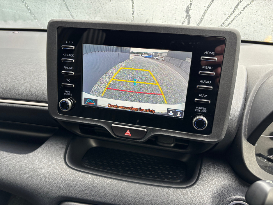 2022 Toyota Yaris - image 6