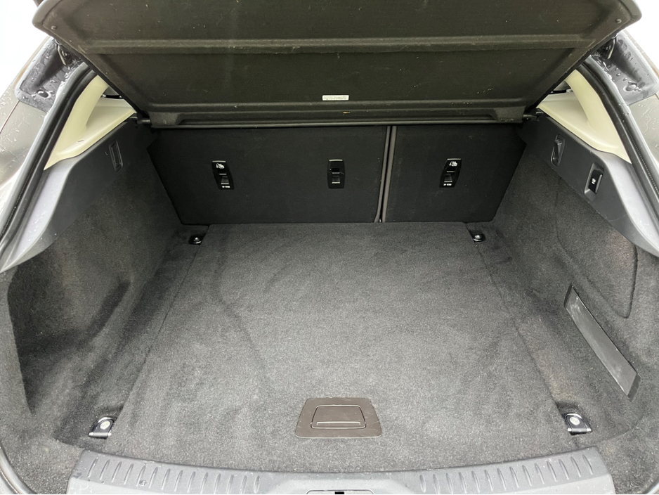 2020 Jaguar I-Pace - image 29