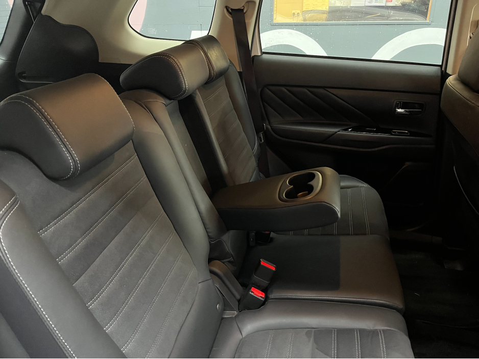 2019 Mitsubishi Outlander €21950! 2019 MITSUBISHI OUTLANDER PHEV G PLUS PACKAGE 2.4 AUTOMATIC / CRUISE CONTROL / 360° PARKING CAMERA / ELECTRIC MEMORY & HEATED SEATS / HEATED STEERING WHEEL / PADDLE SHIFTERS AND MORE €21,950