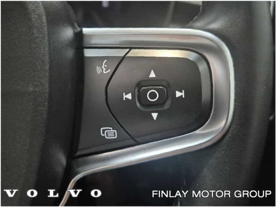 2022 Volvo XC40 - image 15