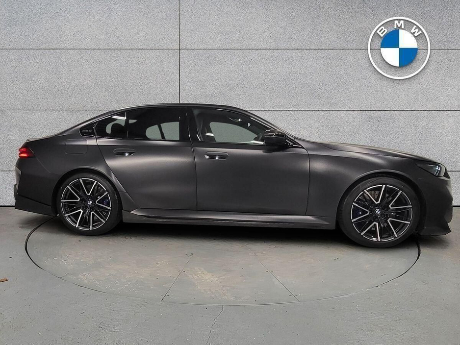 2025 BMW M5 - image 3