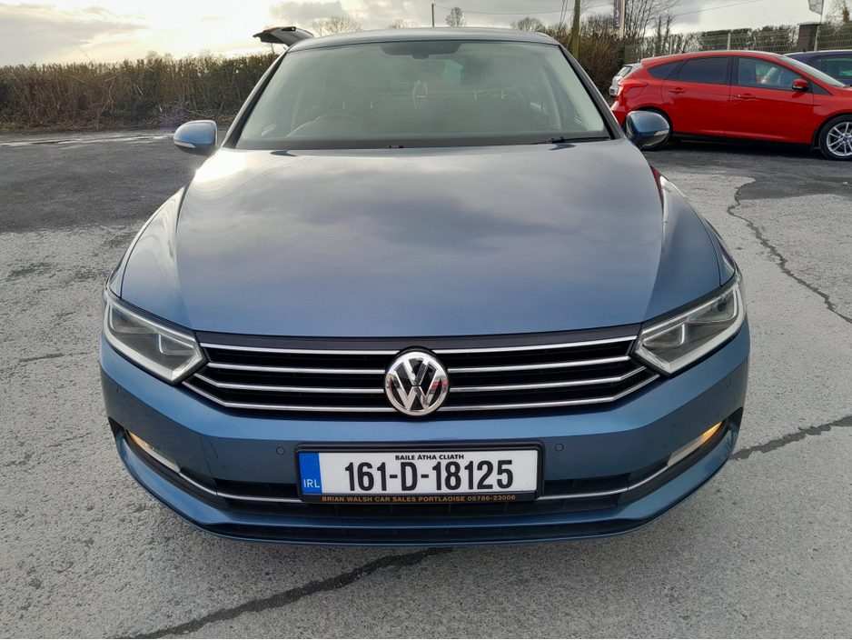 2016 Volkswagen Passat - image 4