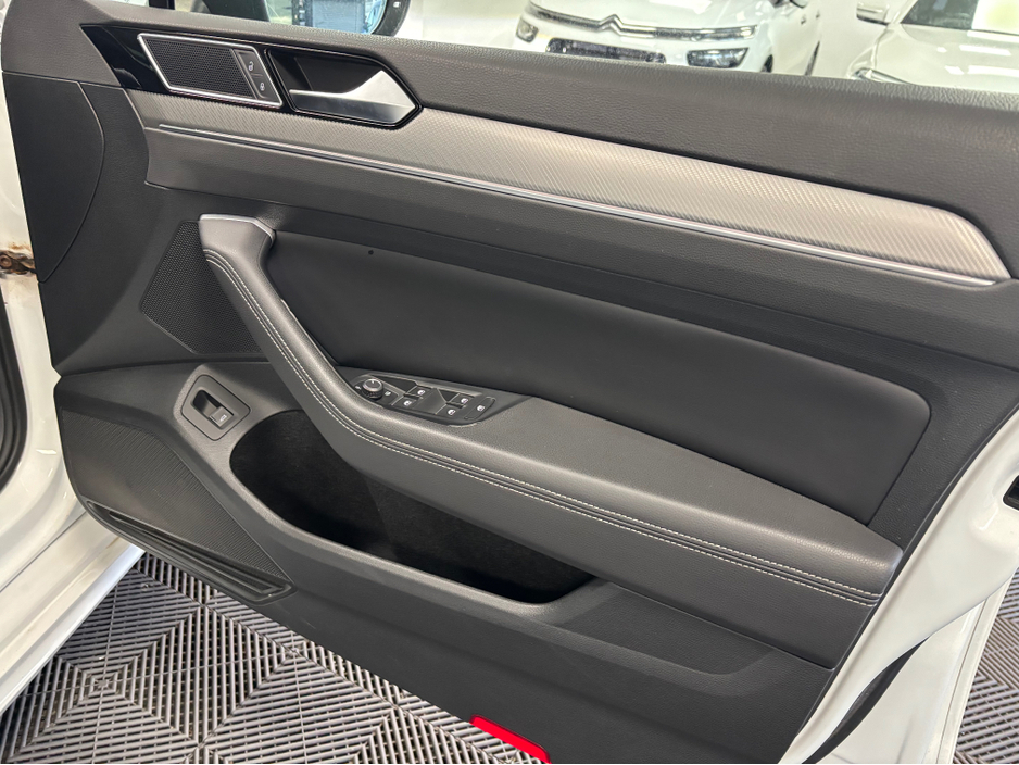 2016 Volkswagen Passat *VOLKSWAGEN PASSAT* *KEYLESS ENTRY* *REVERSE CAMERA* *PARKING SENSORS* *DIGITAL DASH* *2.0* *TRADE INS WELCOME* *FINANCE AVAILABLE*