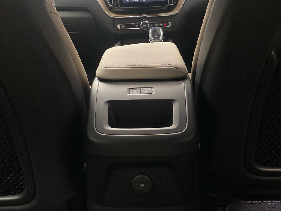 2026 Volvo XC60 - image 21