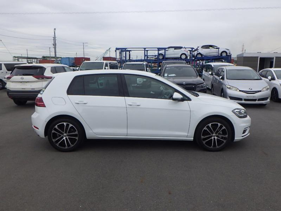 2020 Volkswagen Golf - image 4