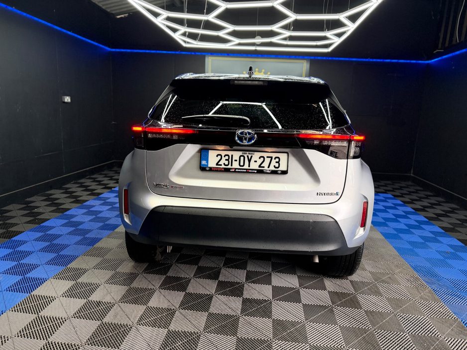 2023 Toyota Yaris Cross - image 10