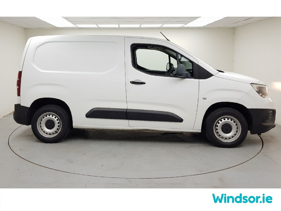 2020 Opel Combo - image 12