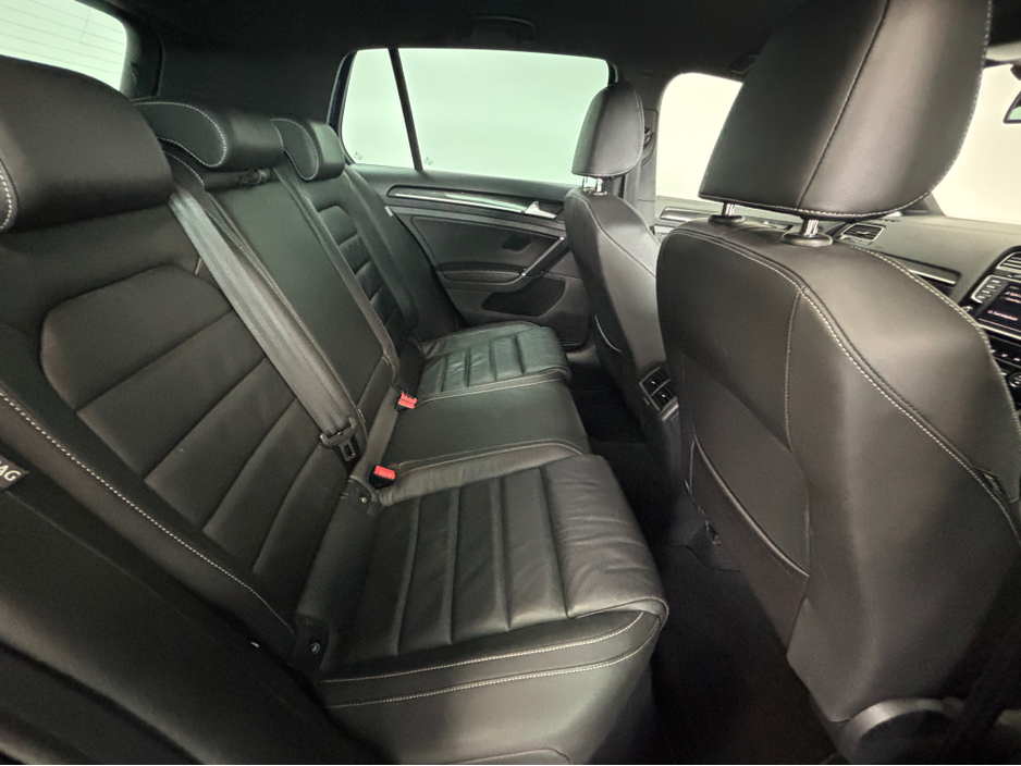 2014 Volkswagen Golf - image 8