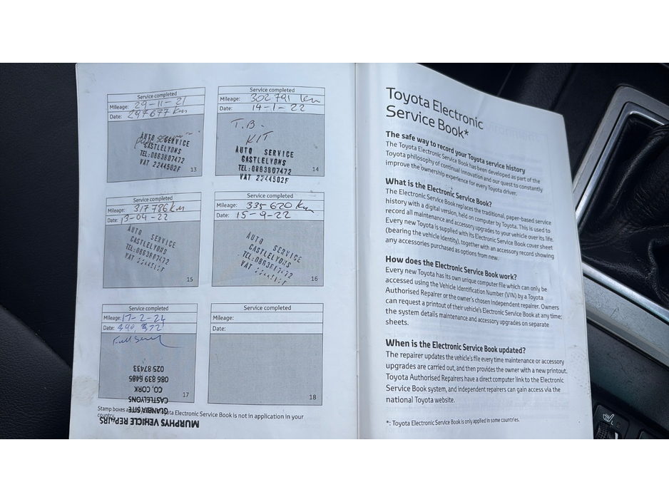 2015 Toyota Landcruiser - image 18