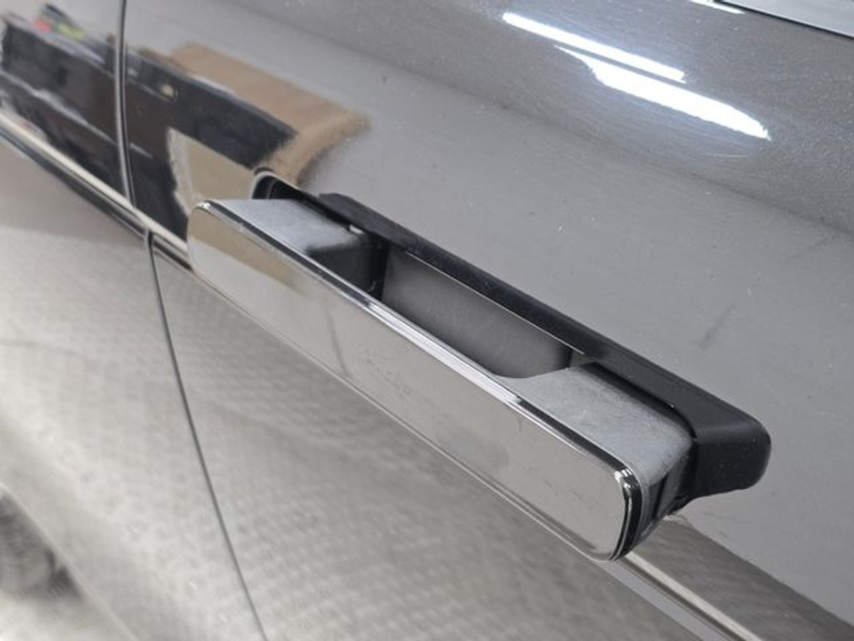 2021 Land Rover Range Rover Evoque - image 27