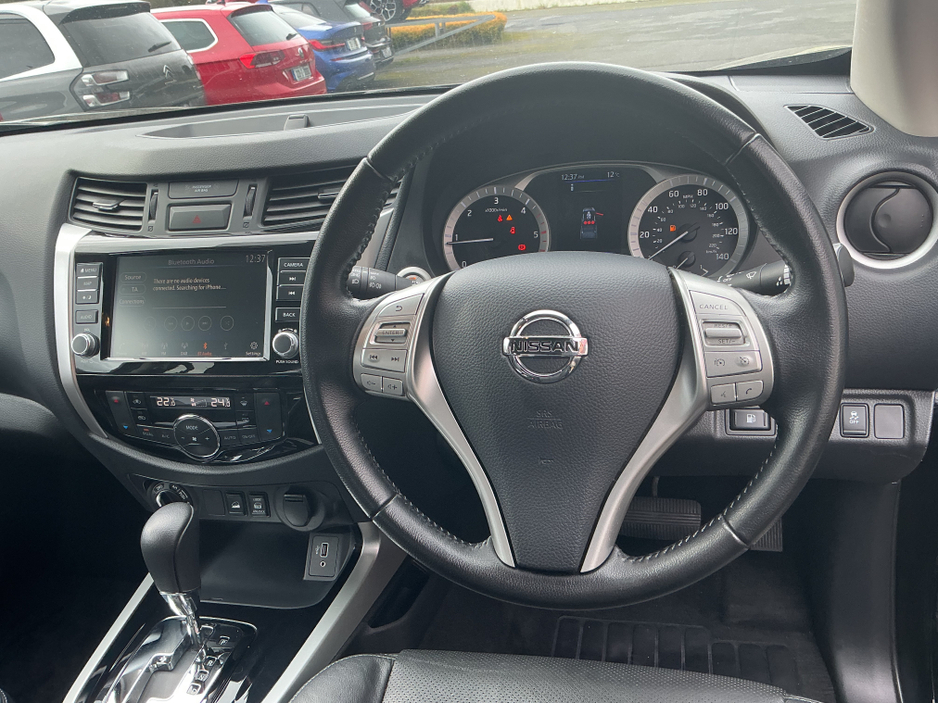 2021 Nissan Navara - image 14