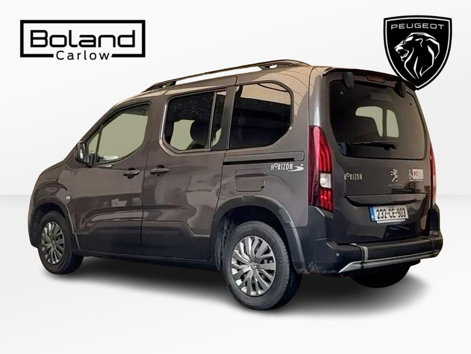 2023 Peugeot Rifter - image 3