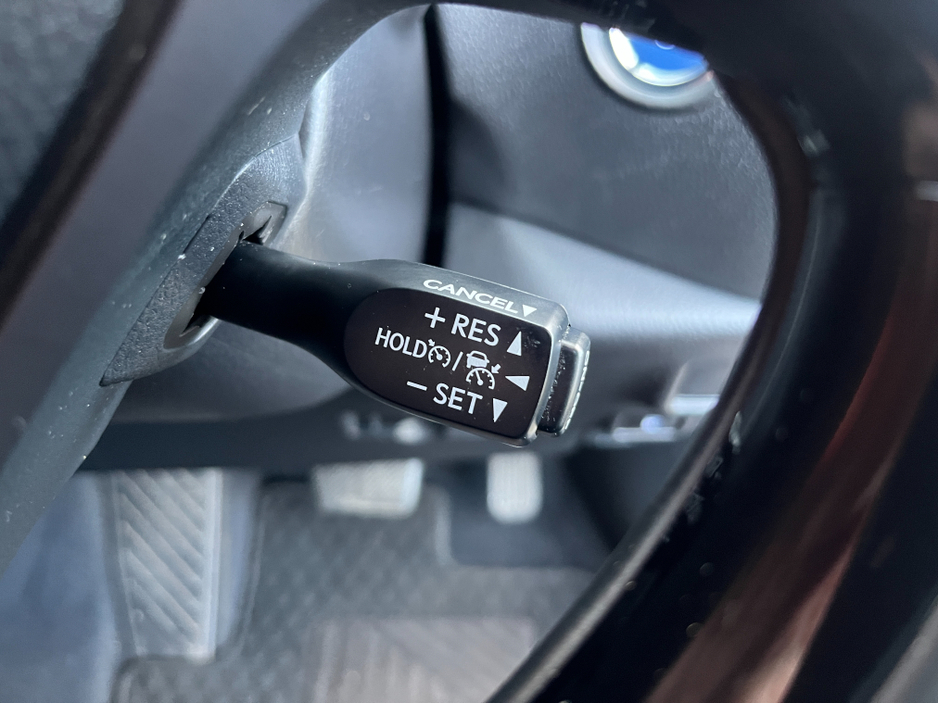 2019 Toyota C-HR SOL HYBRID AUTOMATIC 1.8 PETROL //HALF LEATHER HEATED SEATS//ADAPTIVE CRUISE CONTROL//REVERSE CAMERA//KEYLESS ENTRY// €19,950