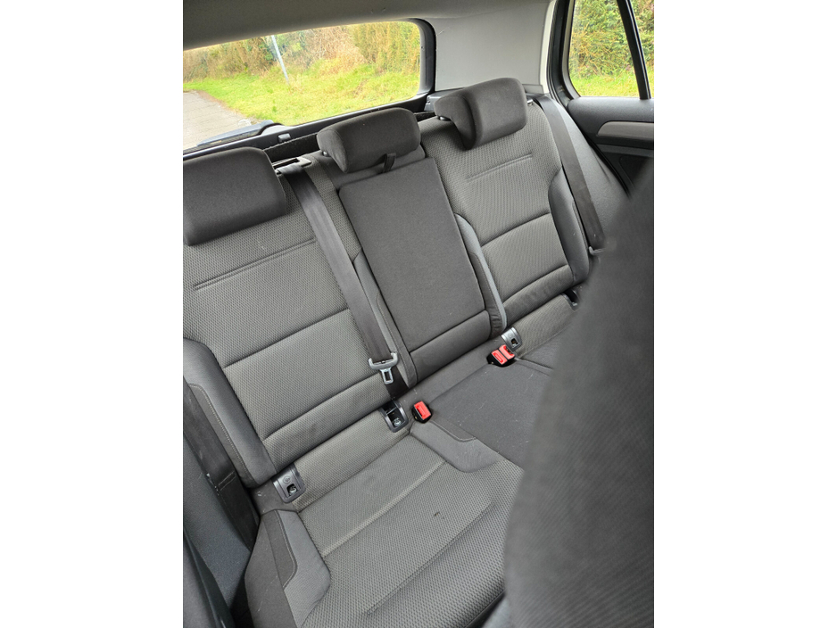 2016 Volkswagen Golf - image 11