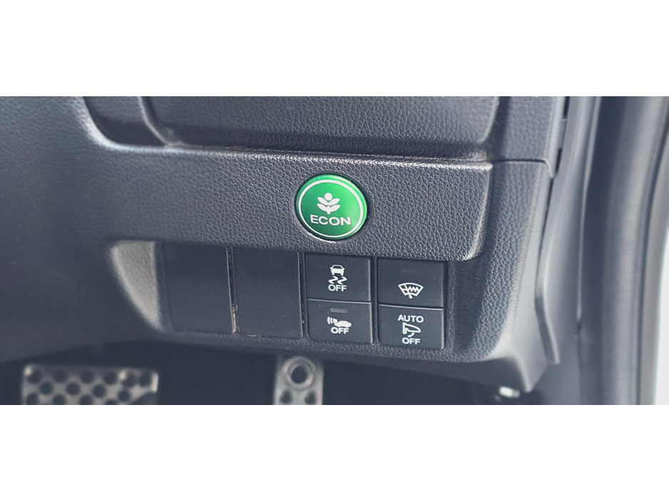 2015 Honda Fit - image 23