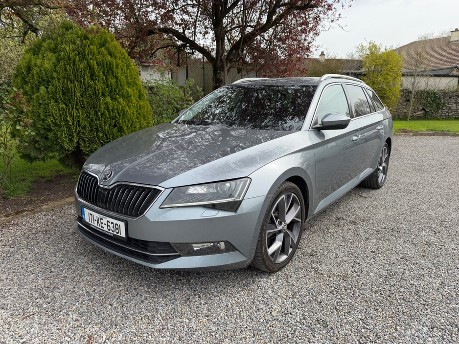 2017 Skoda Superb - image 15