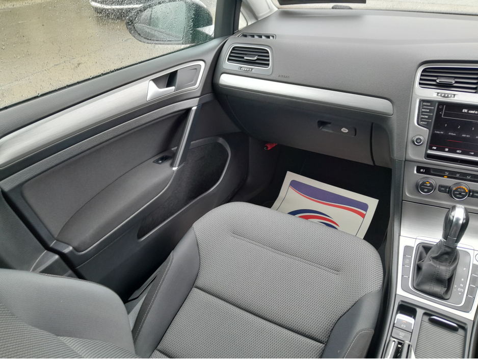 2016 Volkswagen Golf - image 18