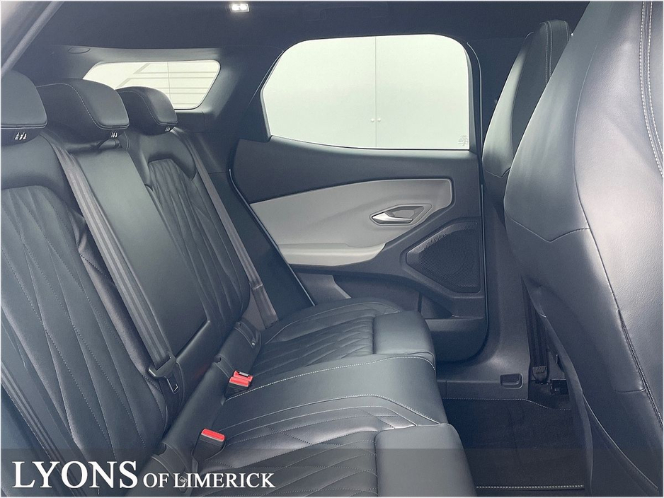 2025 Ford Explorer - image 5