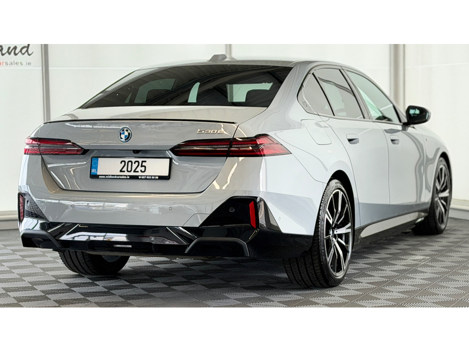 2025 BMW 5 Series - image 11