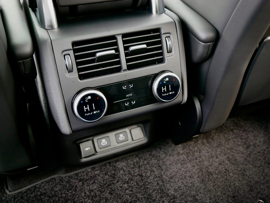 2025 Land Rover Discovery  €138,950