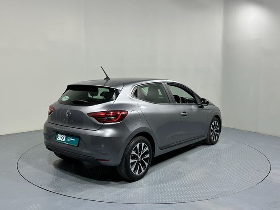 2023 Renault Clio - image 7