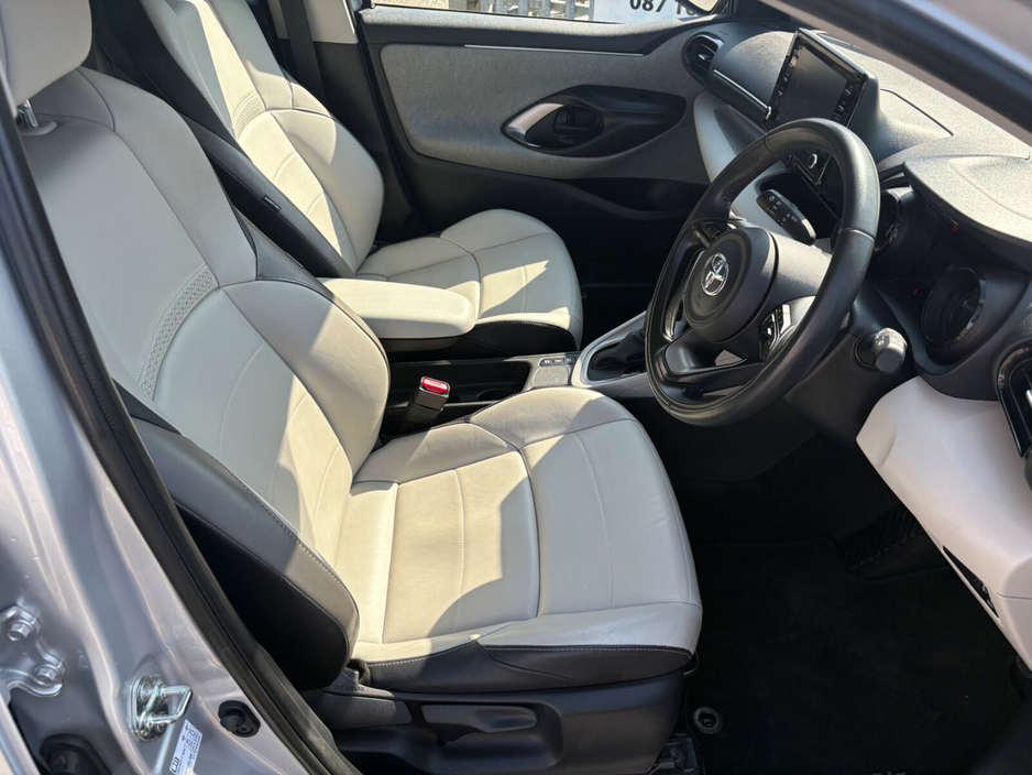 2022 Toyota Yaris 1.5 Hybrid 5Dr Platinum €19,995