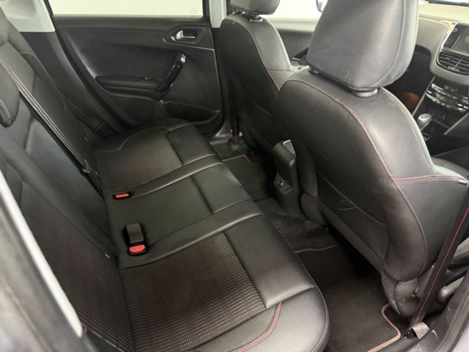 2017 Peugeot 2008 - image 13