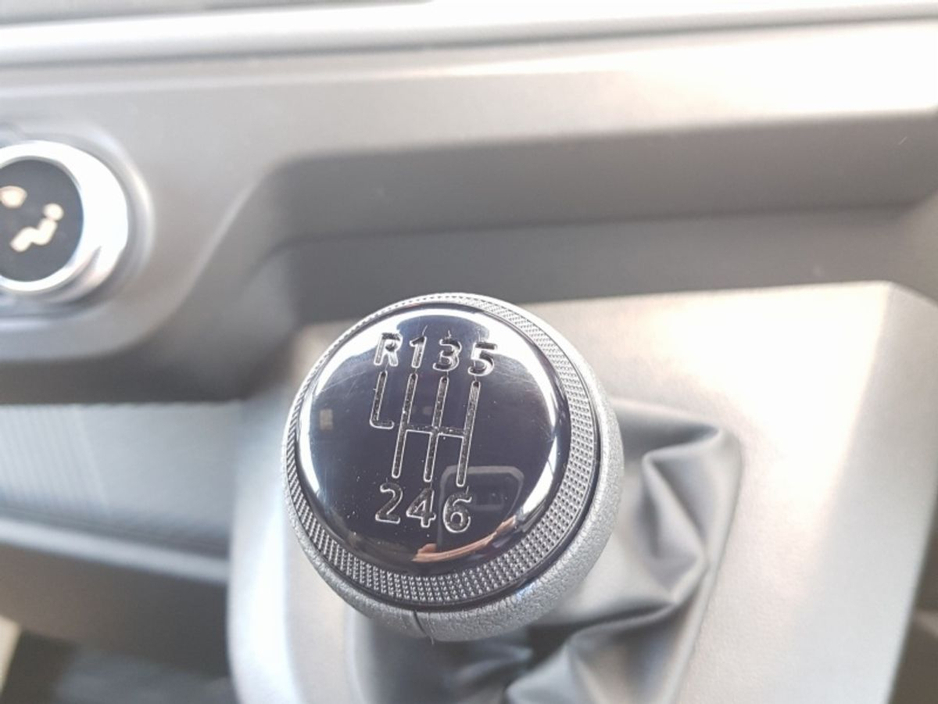 2026 Renault Master - image 10