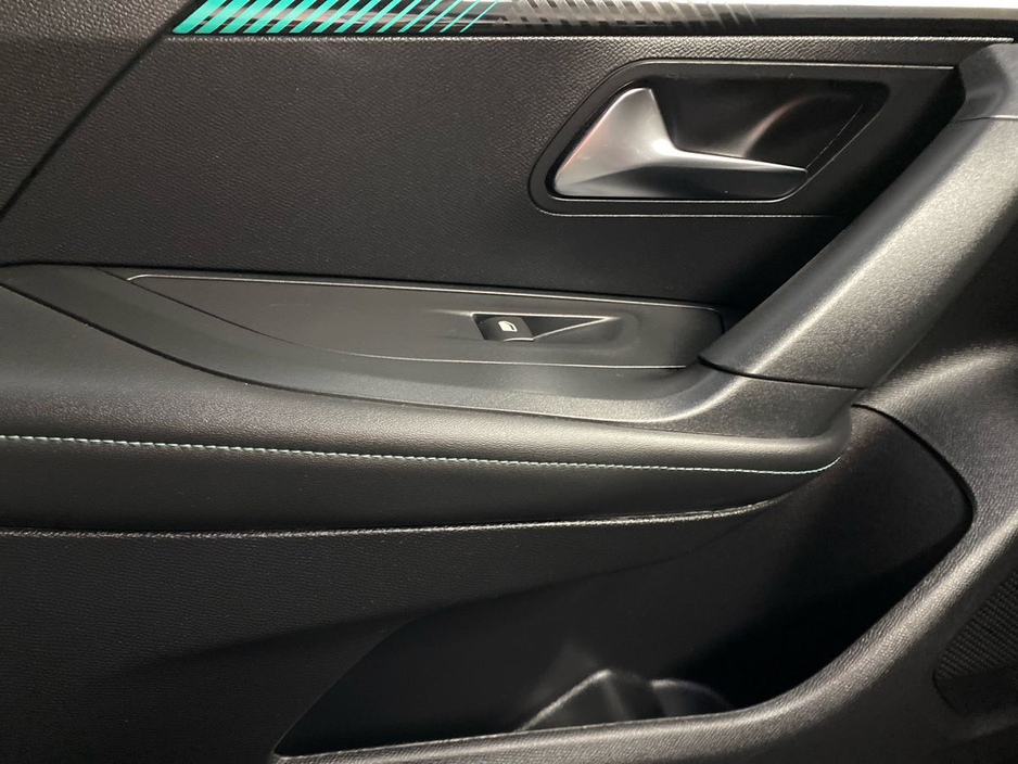 2023 Peugeot 2008 - image 11