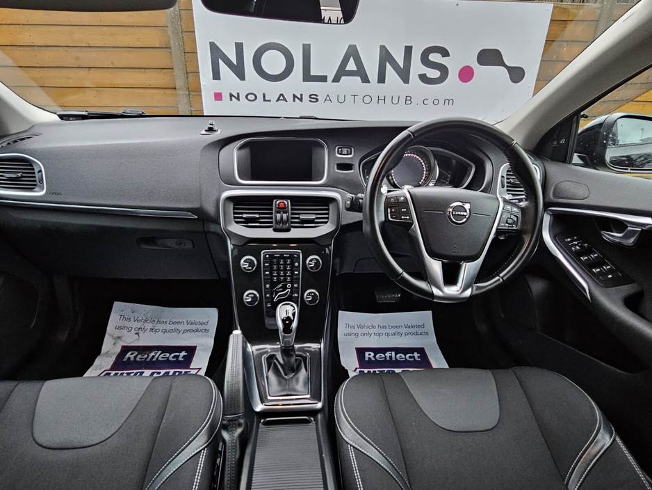 2016 Volvo V40 - image 23