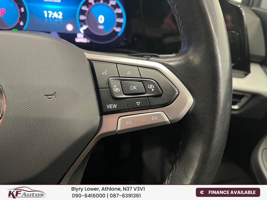 2023 Volkswagen Golf - image 25