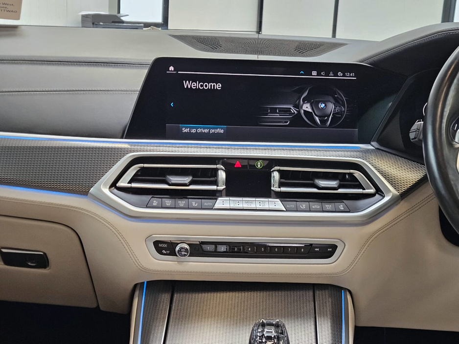 2020 BMW X5 - image 19