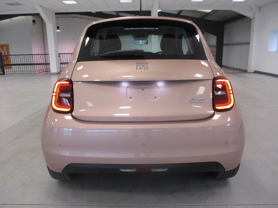 2025 Fiat 500e  €26,145