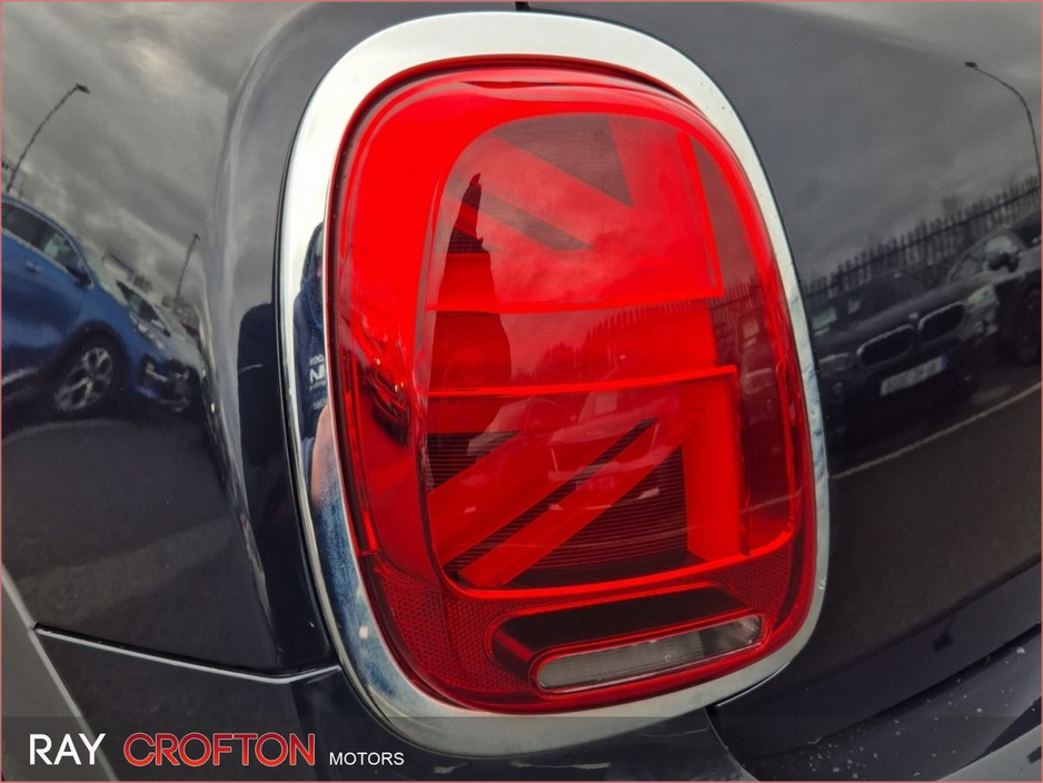 2022 MINI Hatch Cooper Exclusive €26,500