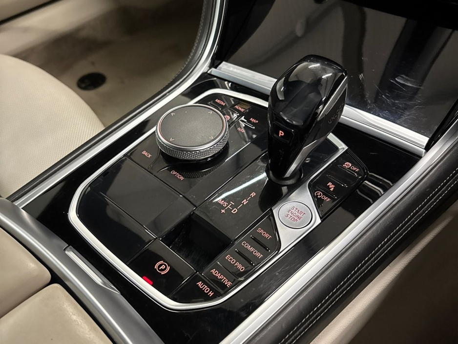 2019 BMW 8 Series - image 10
