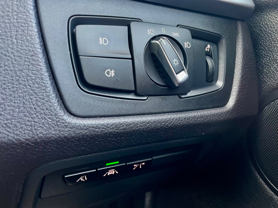 2017 BMW 3 Series - image 25