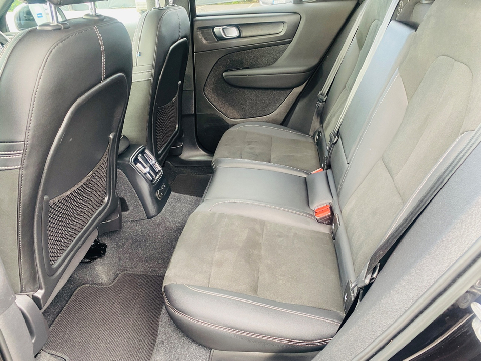 2023 Volvo XC40 - image 27