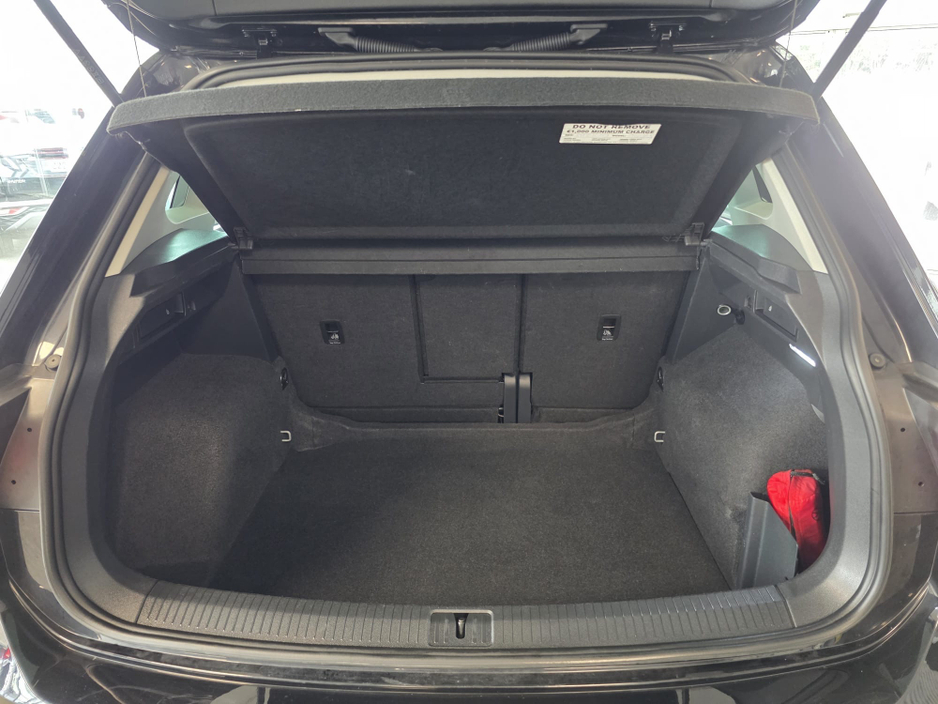 2023 Volkswagen Tiguan - image 13