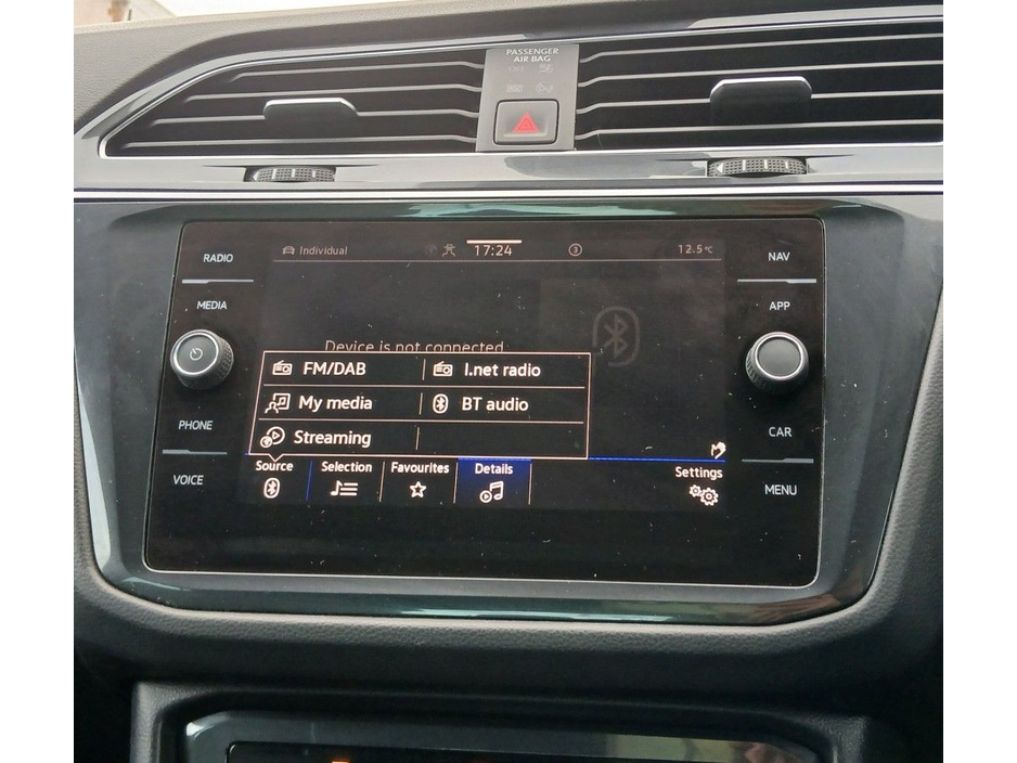 2023 Volkswagen Tiguan - image 14