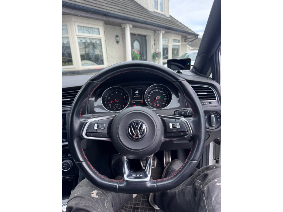 2015 Volkswagen Golf - image 19