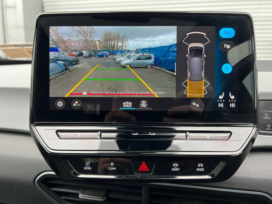 2023 Volkswagen ID.3 FAMILY 58KWH // PANORAMIC SUNROOF // HEATED SEATS // APPLE CARPLAY/ANDROID AUTO €22,450