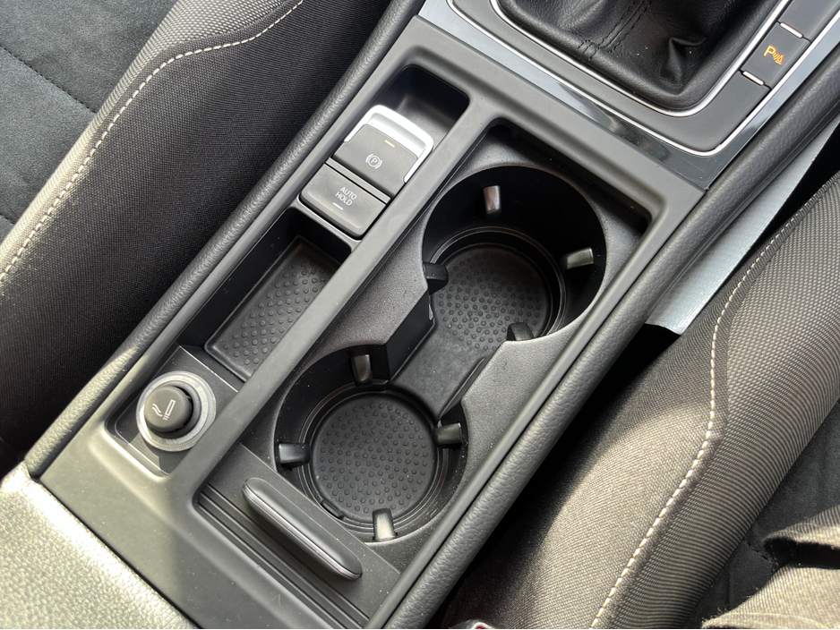 2016 Volkswagen Golf - image 16