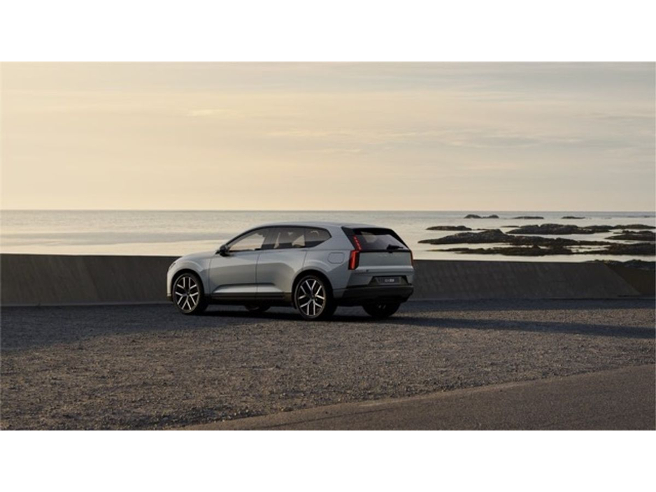 2026 Volvo XC60 - image 7