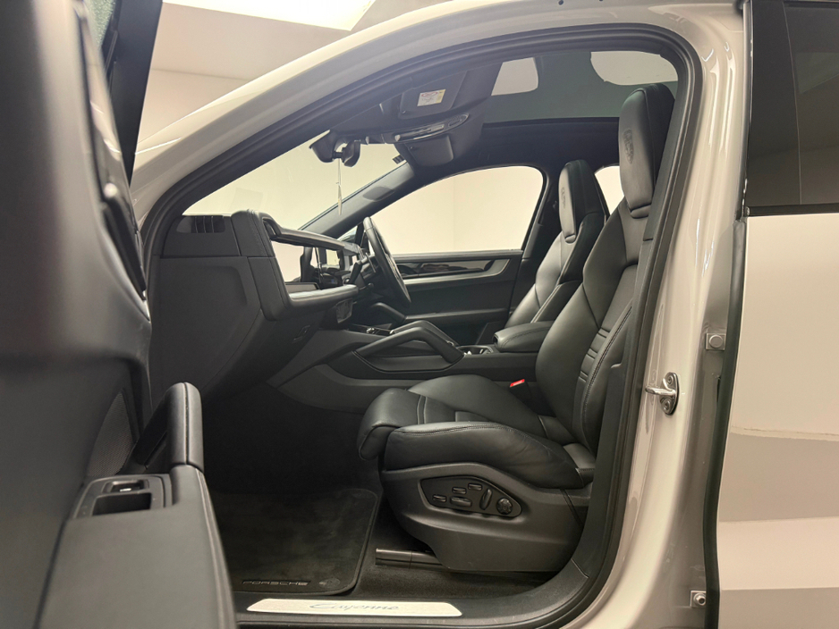 2024 Porsche Cayenne - image 15