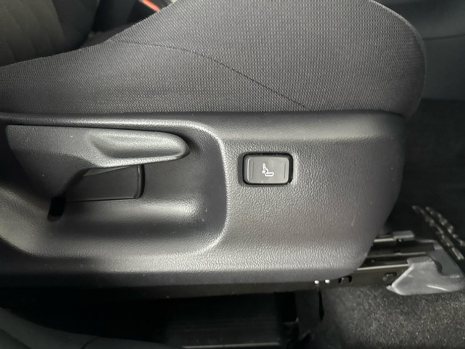 2023 Toyota Corolla Cross - image 12