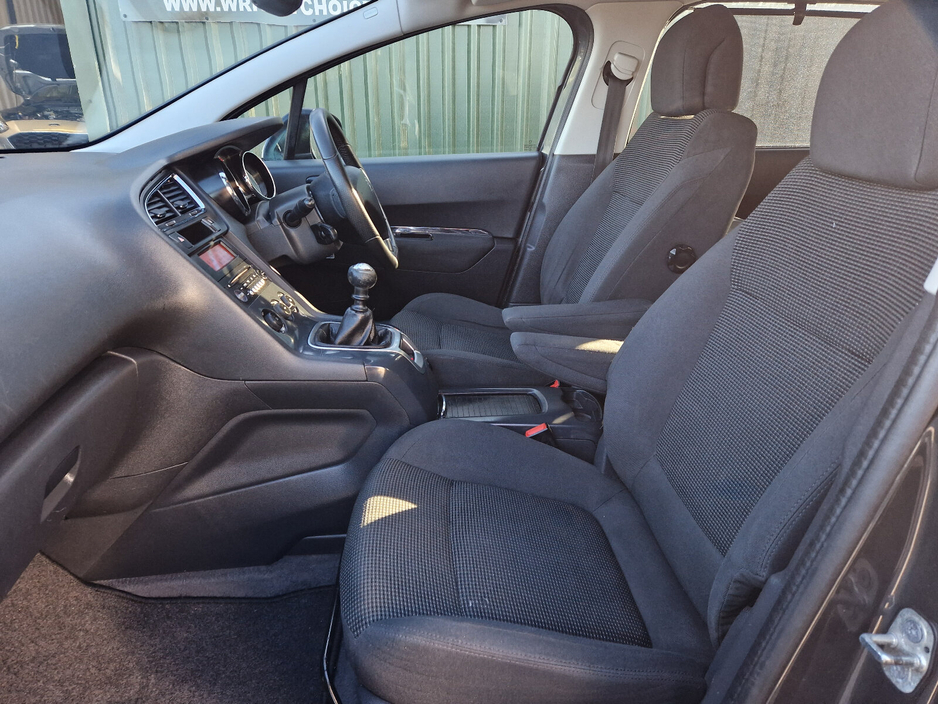 2015 Peugeot 5008 - image 14