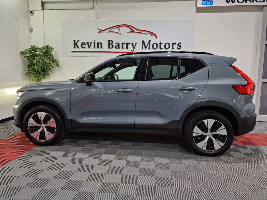 2023 Volvo XC40 T4 PLUS DARK RECHARGE AUTOMATIC **ONE OWNER / APPLE CARPLAY / CRUISE CONTROL / ELECTRIC BOOTLID / HEATED FRONT & REAR SEATS / HEATED STEERING WHEEL / 360 DEGREE CAMERA / WIRELESS PHONE CHARGING** €38,900