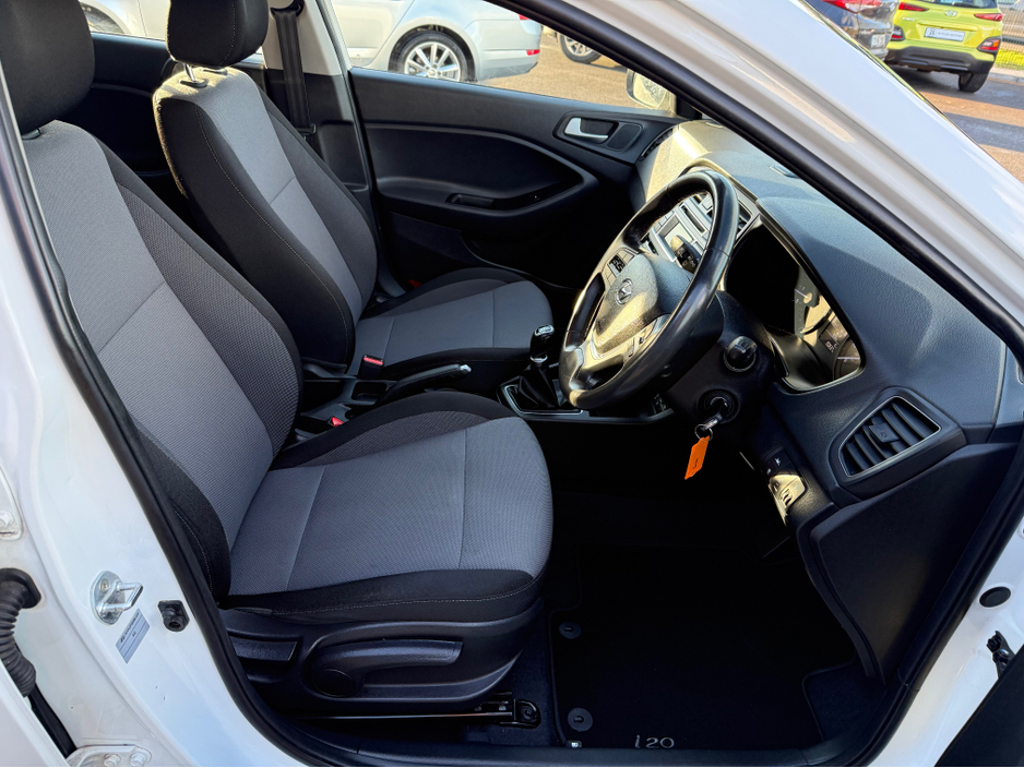 2017 Hyundai i20 - image 14